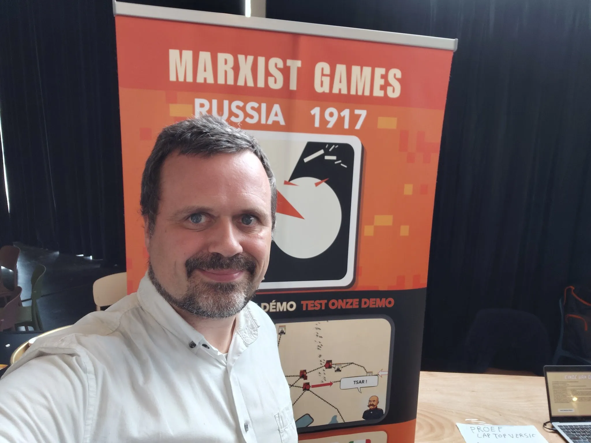 Antoine au stand Marxist Games à ManiFiesta 2026